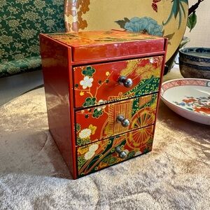 Vintage Japanese Red Lacquer Ornate Wagon 3Drawers Jewelry Box w/Mirror